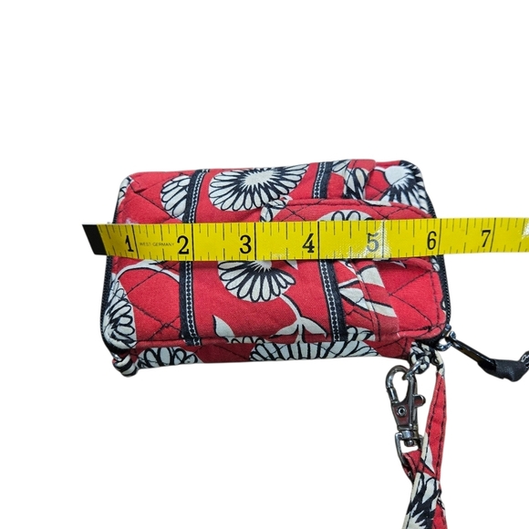 Vera Bradley Deco Daisy Carry It All Wristlet Wallet Phone Red Black Retired - Picture 4 of 7